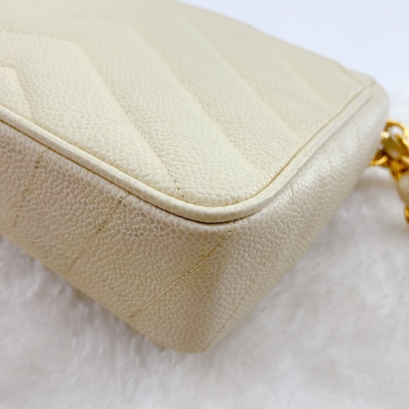 Chanel Cream Vintage Caviar Leather V Stitch Shoulder Bag - Picture 10 of 16